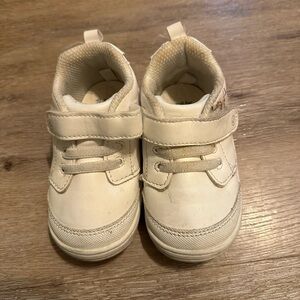 Size 5 white stride rite tayes